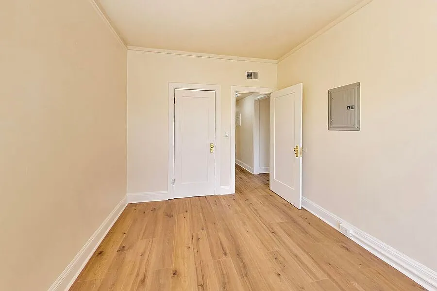 Spacious 3BR Apartment with Open Layout | 901 Sq Ft | Prime Berkeley Location — Photo 4