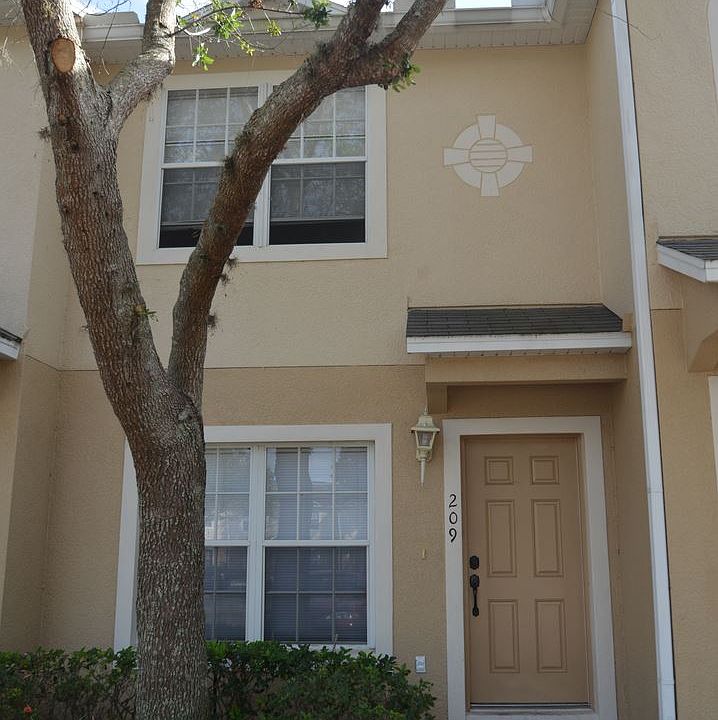 1st image of 209 Wilton Cir