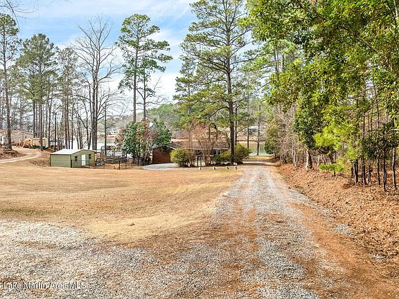 2nd image of 2297 Centerport Rd