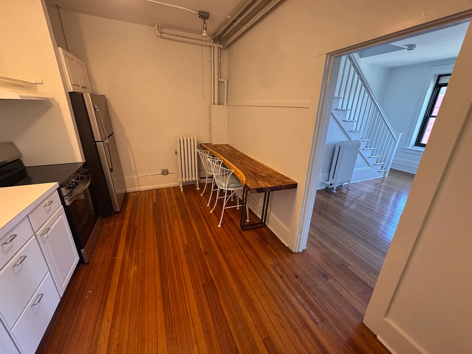 2 bed, 900 sqft, $3,000 — Photo 3