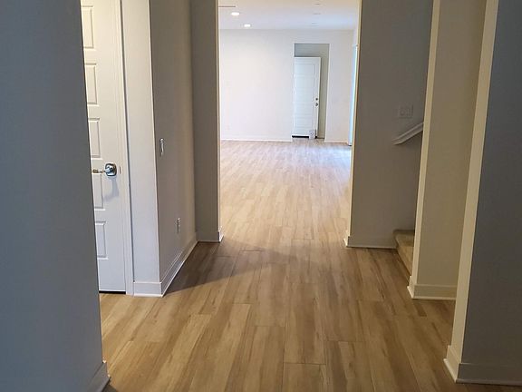 5th image of 10541 Santa Monica St