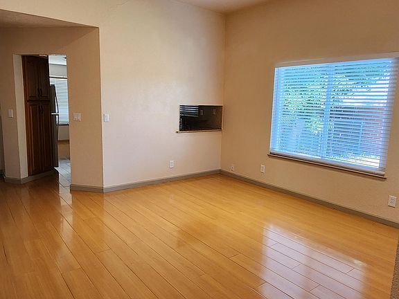 3rd image of 4570 Armadale Way