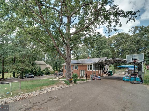 3rd image of 1011 Ficklen Rd
