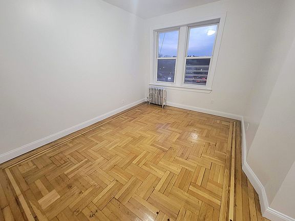 3rd image of 745 Nereid Ave APT 4D