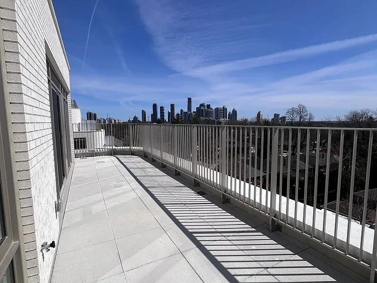 689 The Queensway #506 — Photo 16