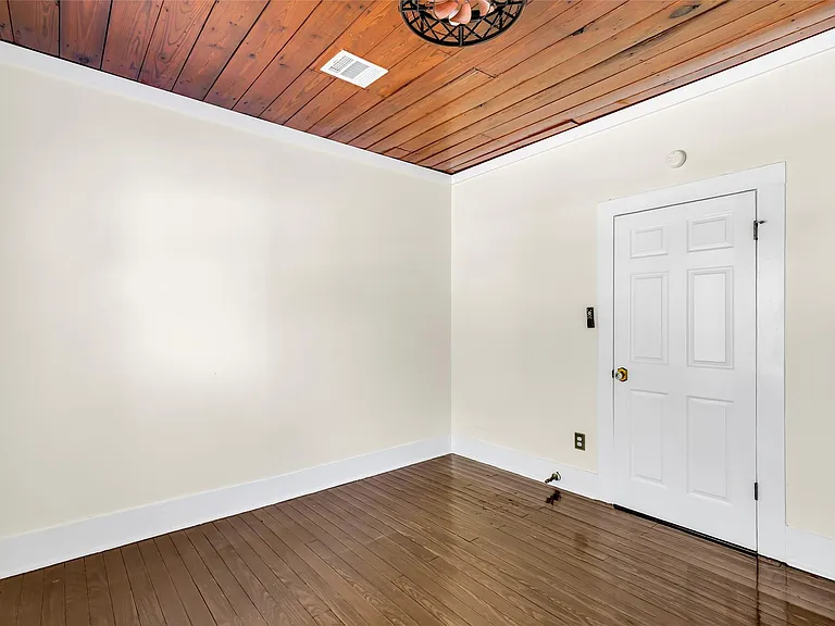 204 Kerry Rd — Photo 14