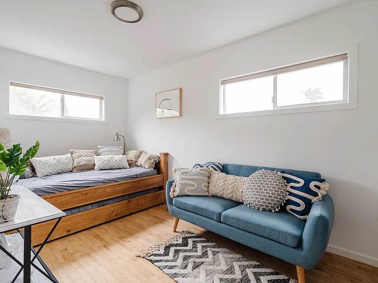 2334 Glyndon Ave — Photo 32
