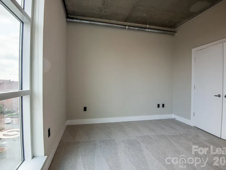 505 E 6th St #504 — Photo 15