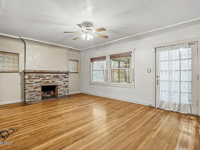 Large Entry space - different view