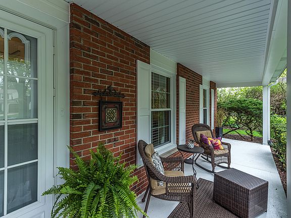 3rd image of 440 Burr Oak Ct