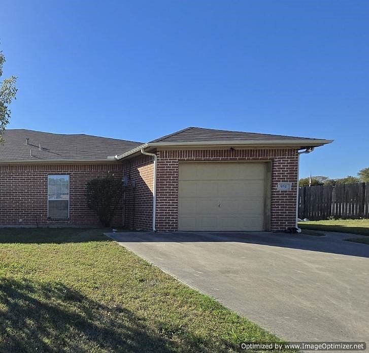1st image of 951 Lake Dr