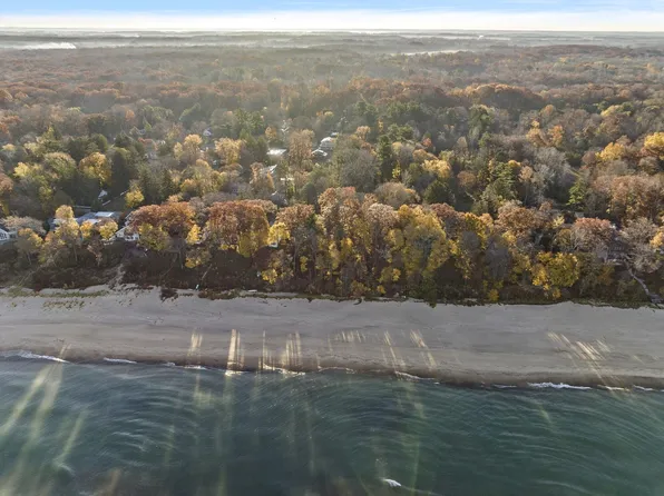 14494 Lakeshore Rd, Lakeside, MI 49116