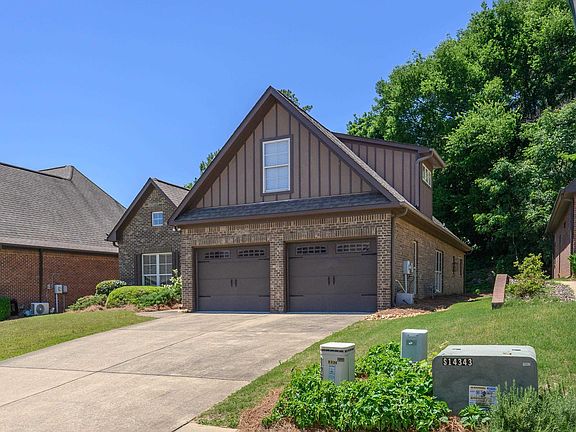 3rd image of 724 Bainbridge Ln