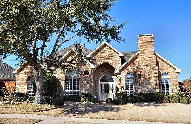 1st image of 3901 Woodlawn Ln