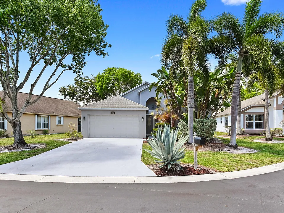 2241 Soundings Ct