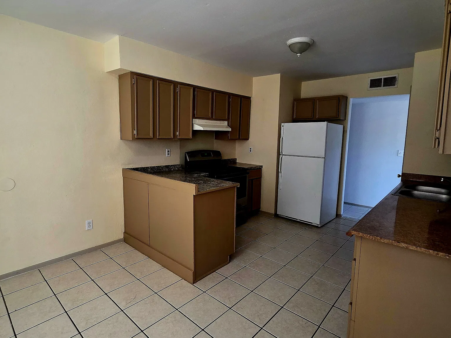 3 bed, 1399 sqft, $1,350 — Photo 3