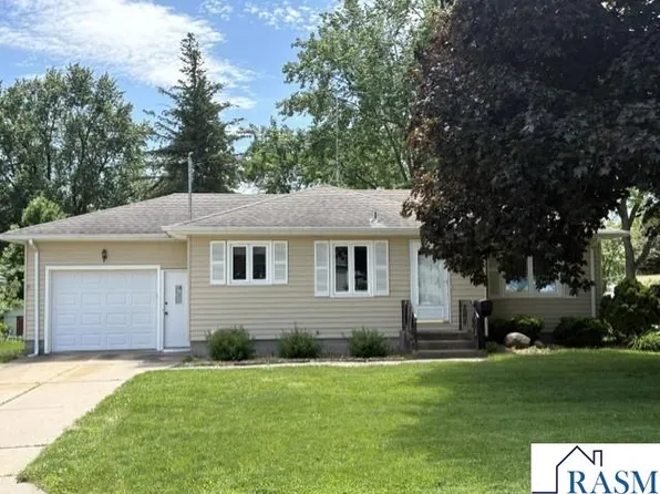 512 9th Ave SE, Waseca, MN 56093