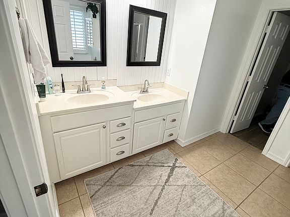 3rd image of 1712 Creek Knl #1