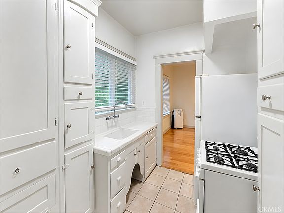 2nd image of 635 Elm Ave APT 4