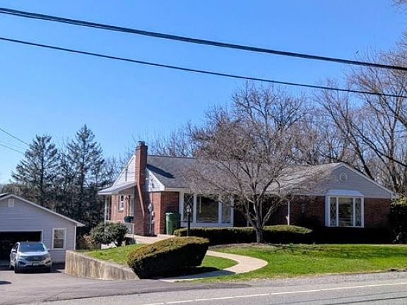 2nd image of 831 Uniontown Rd