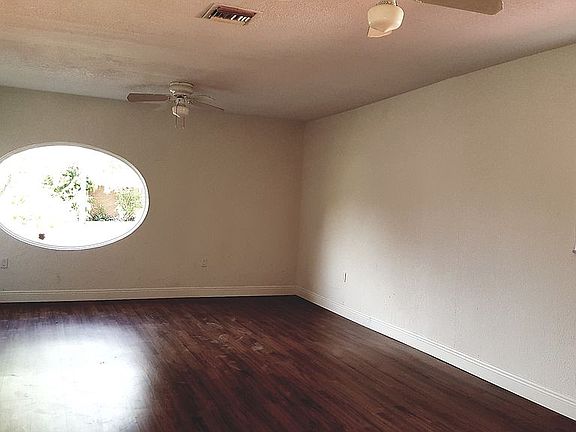 5th image of 830 NE 147th St