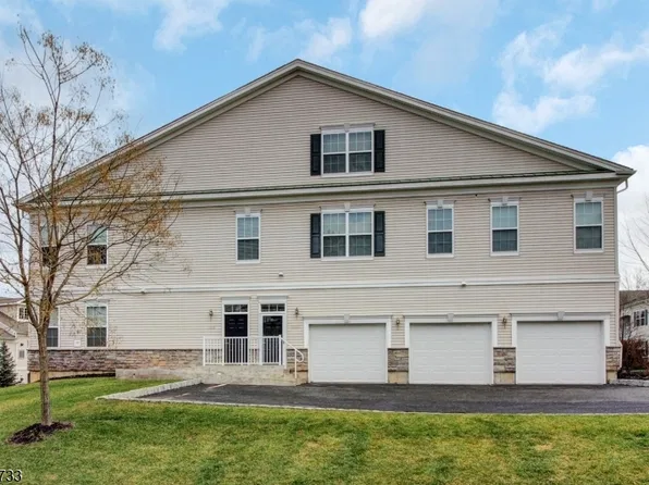 1302 Meadow Brook Ct, Whippany, NJ 07981