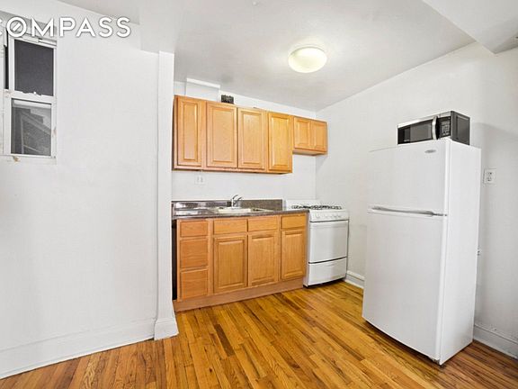 4th image of 222 W 10th St APT 2B