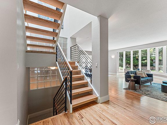 3rd image of 1002 Rosehill Dr