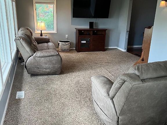 5th image of 3118 S 138th St