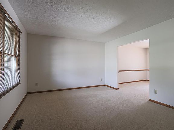 5th image of 6429 Club Ln