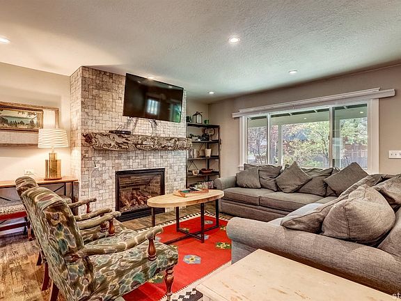 4th image of 885 Sonoma Ave