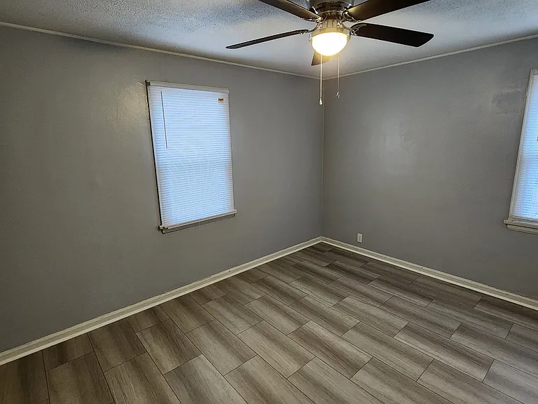 125 Ashwood Ave #B — Photo 4