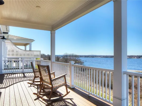 107 Leeshore Ln, Tiverton, RI 02878