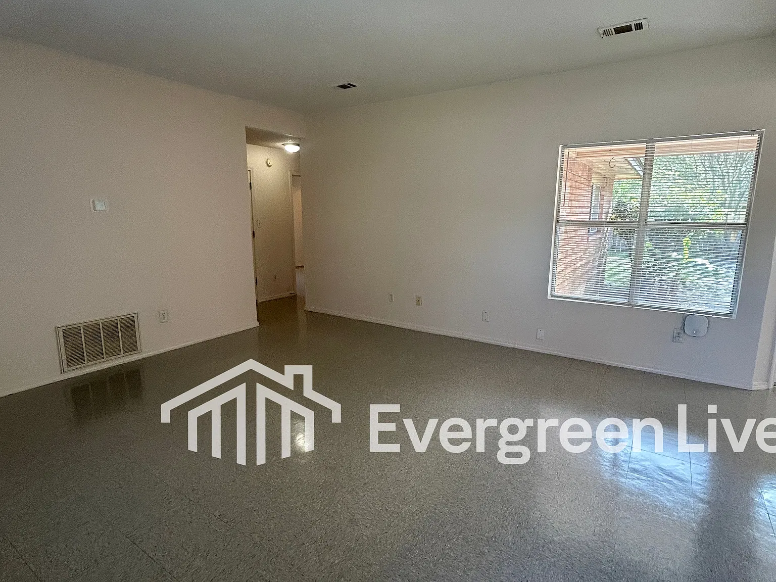 2 bed, 1.0 bath, 1249 sqft, $1,345 — Photo 2
