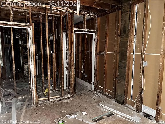 4th image of 11012 Chelsea St