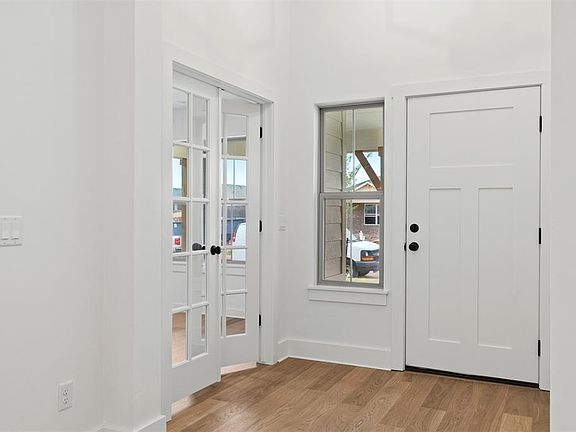 4th image of 3731 Eureka Dr