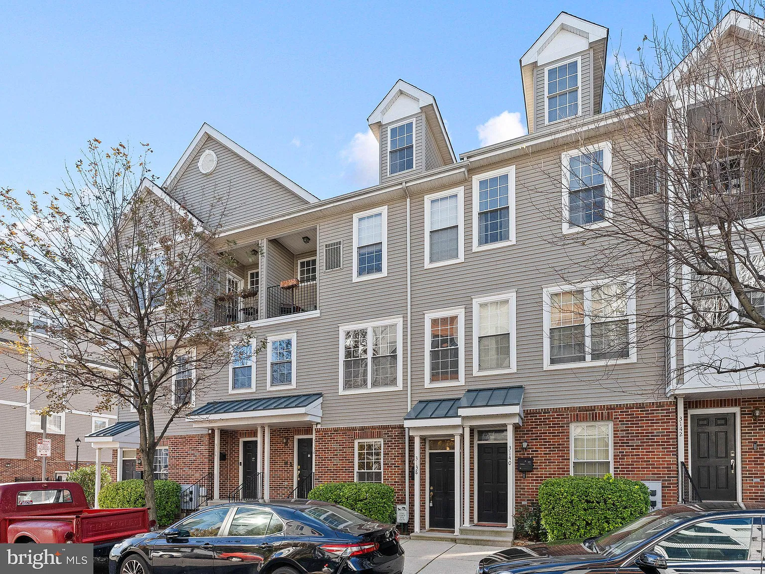 2 bed, 2.0 bath, 1230 sqft, $2,295 — Photo 2