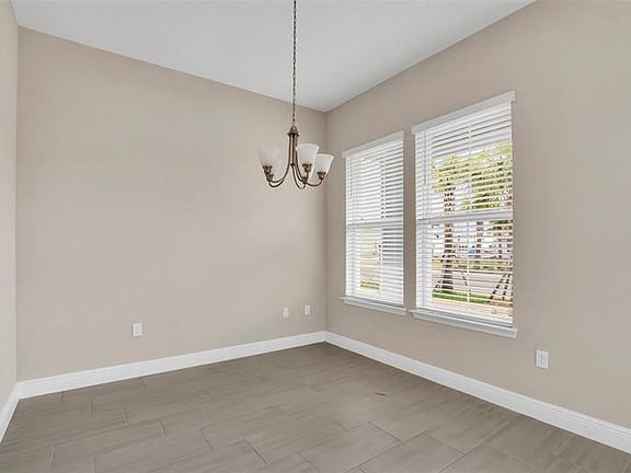 5th image of 2916 Voyager Ave