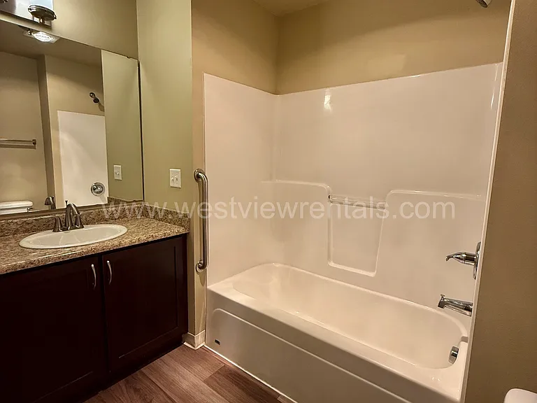 200 E Maple St — Photo 181