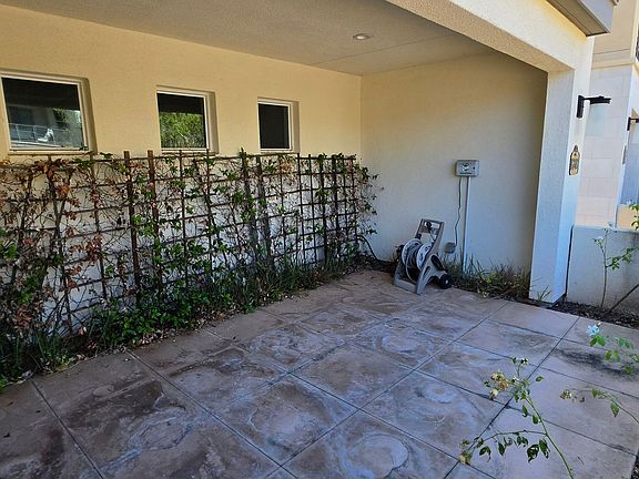 3rd image of 16208 Camden Cir