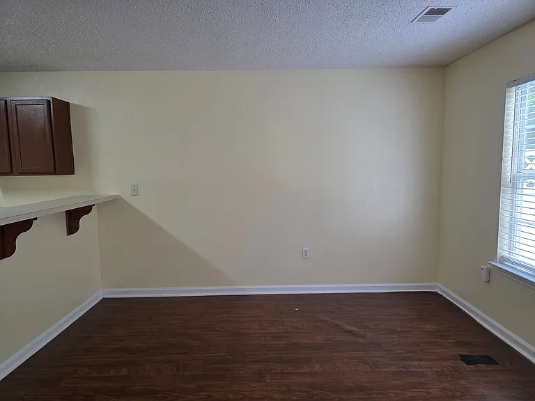 1118 Towne Park Dr — Photo 8