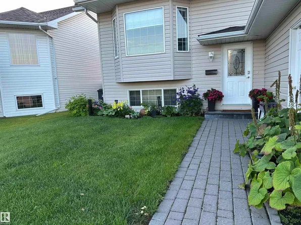 5107 45th St, Cold Lake, AB T9M 1Z7