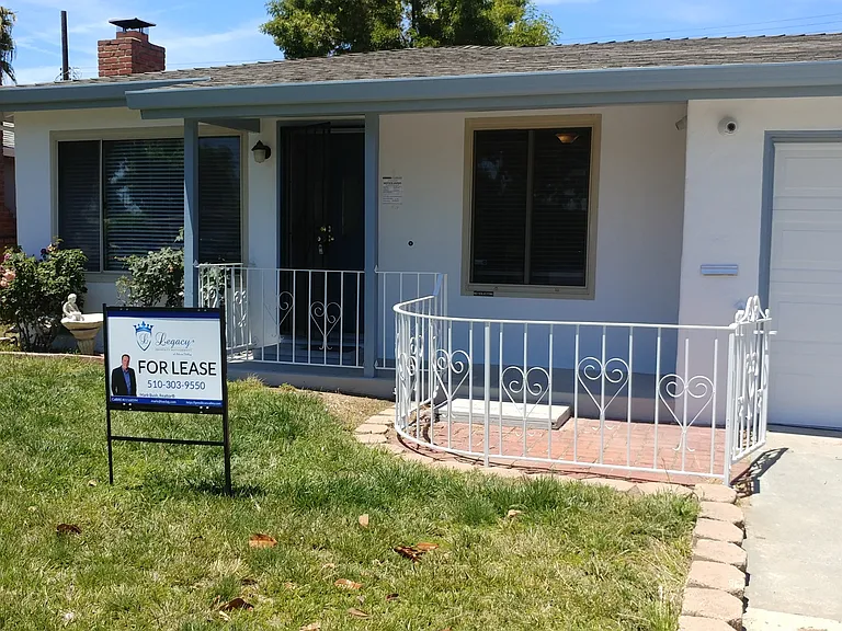 3315 Pepper Tree Ln — Photo 2