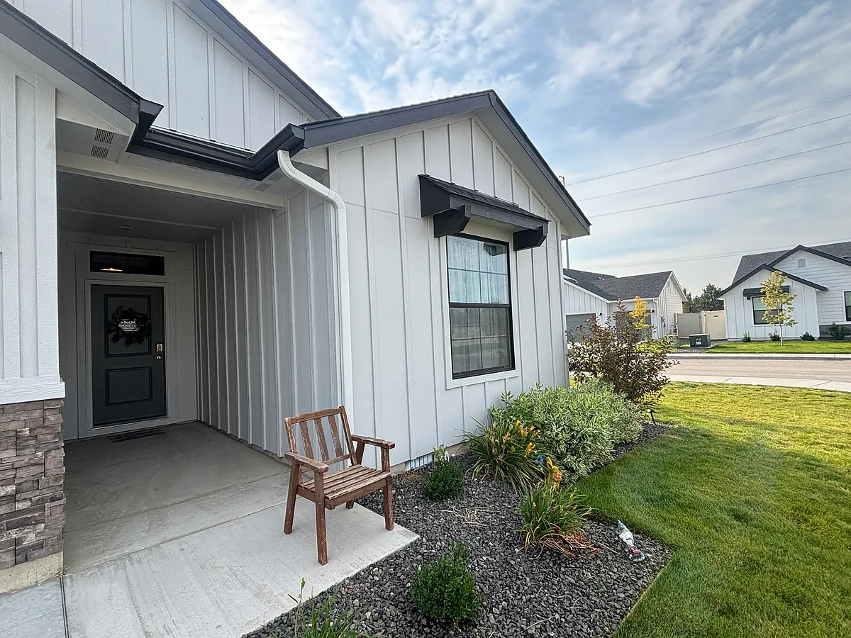 Building Photo - N Elmstone Ave