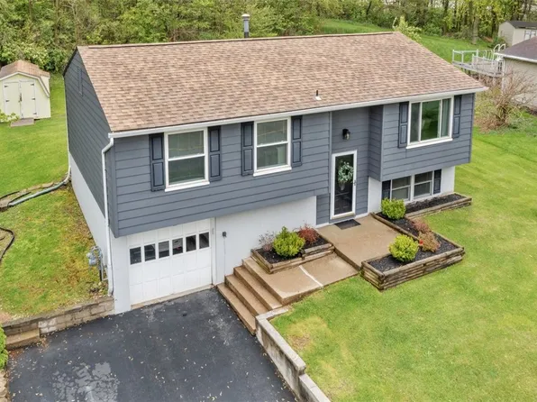 124 Cranbrooke Dr, Coraopolis, PA 15108