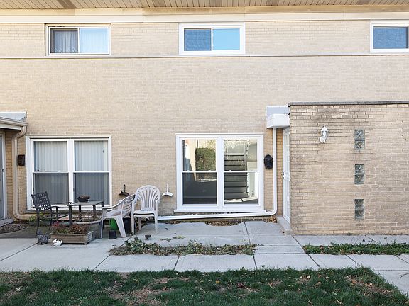 2nd image of 1078 Des Plaines Ave