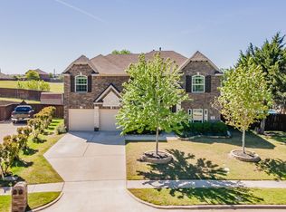 906 Wooded Creek Dr, Cedar Hill, TX 75104