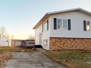 217 Crown Butte Dr, Mandan, ND 58554