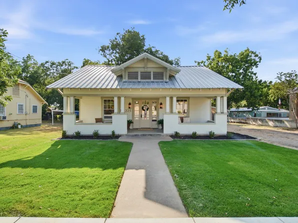 225 S Texas St, De Leon, TX 76444