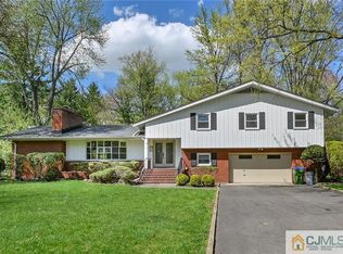 4 Sleepy Hollow Rd, Edison, NJ 08820
